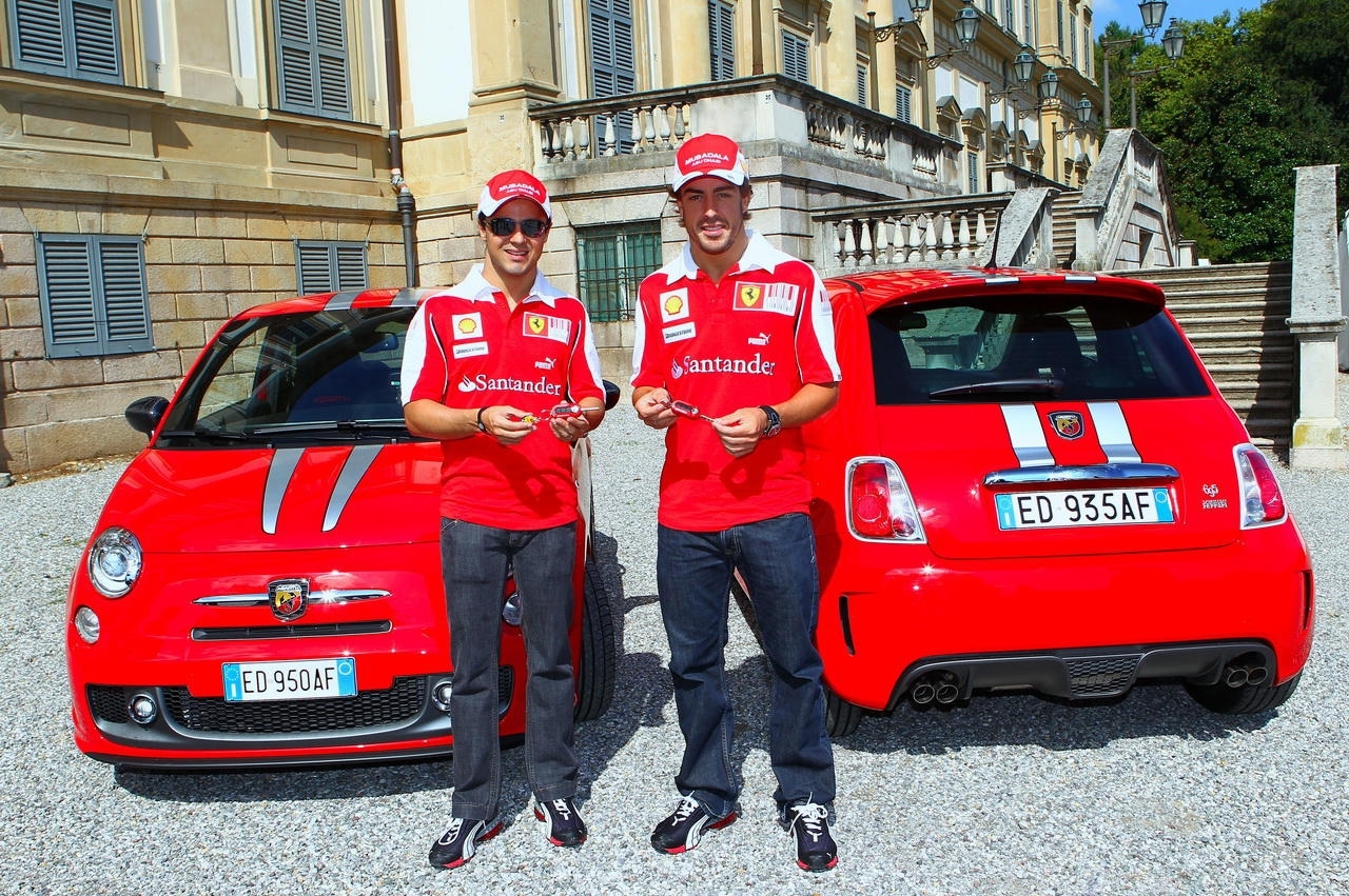 Alonso et Massa en Fiat 500