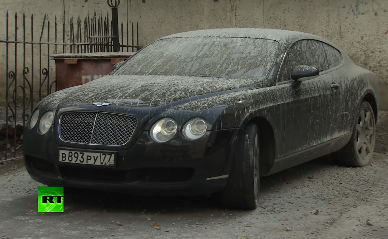 Il retrouve sa Bentley recouverte de ciment (vidéo)