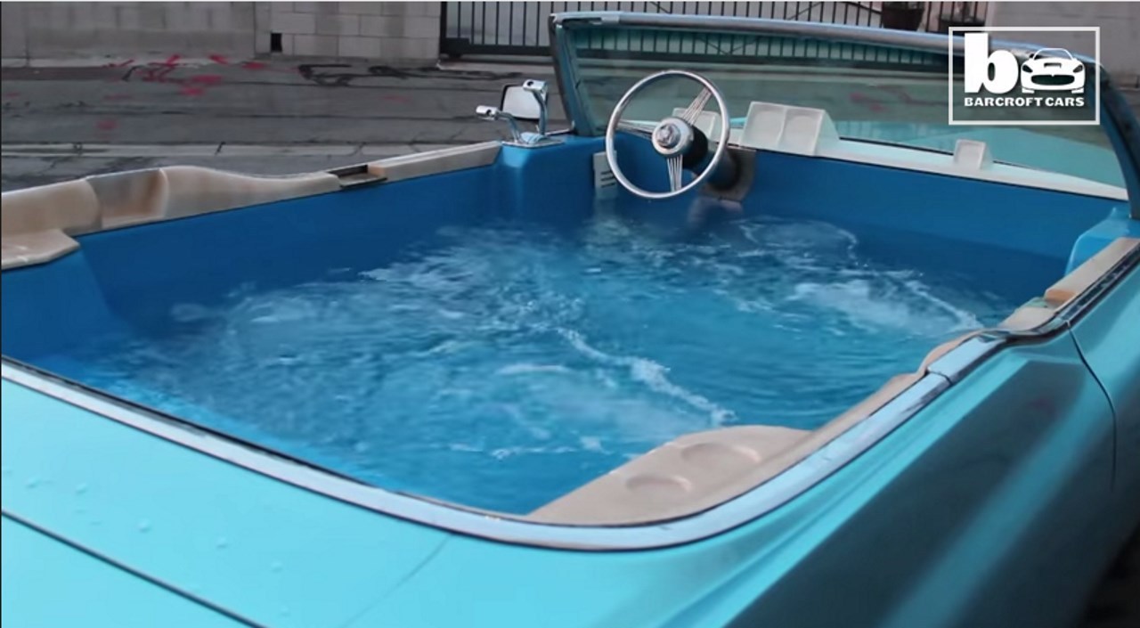 Insolite : une Cadillac transformée en jacuzzi