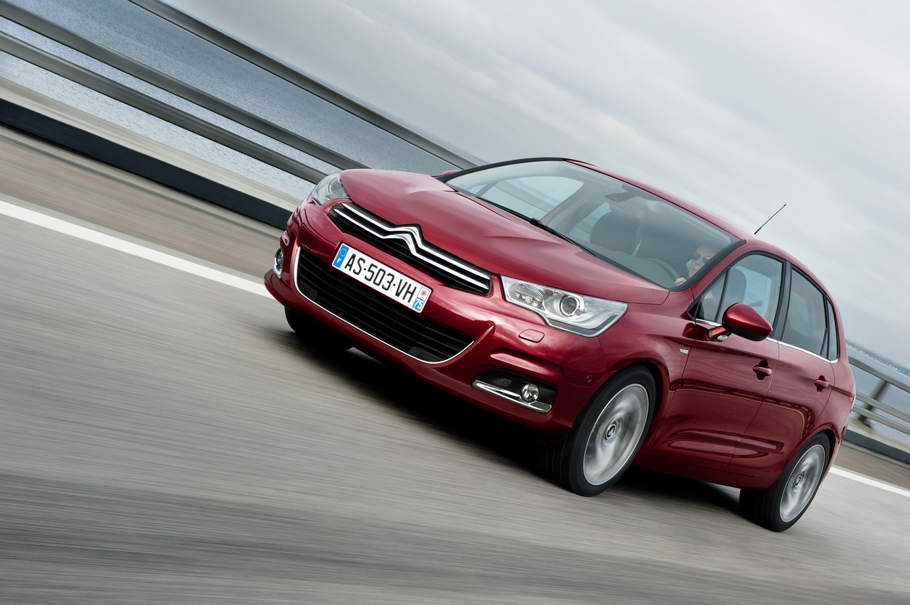 Le nouveau moteur 1.2 e-THP 130 prend place dans la Citroën C4