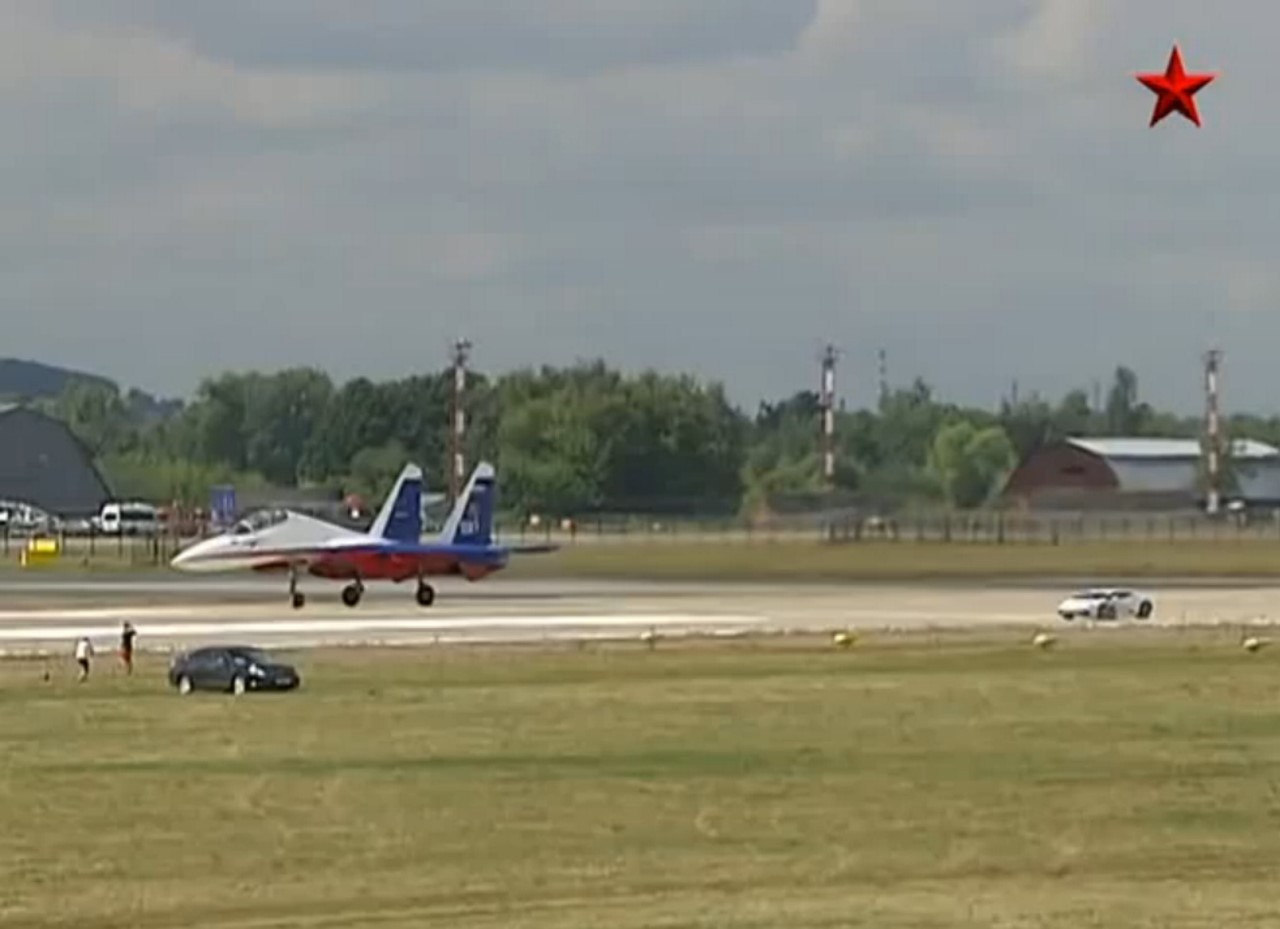 Vidéo : affrontement Lamborghini Huracan vs avion de chasse russe