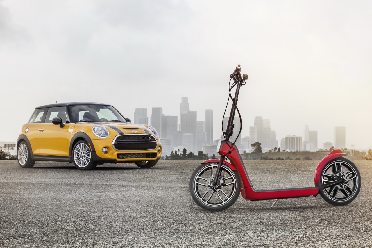 Mini lance sa trottinette de compet'