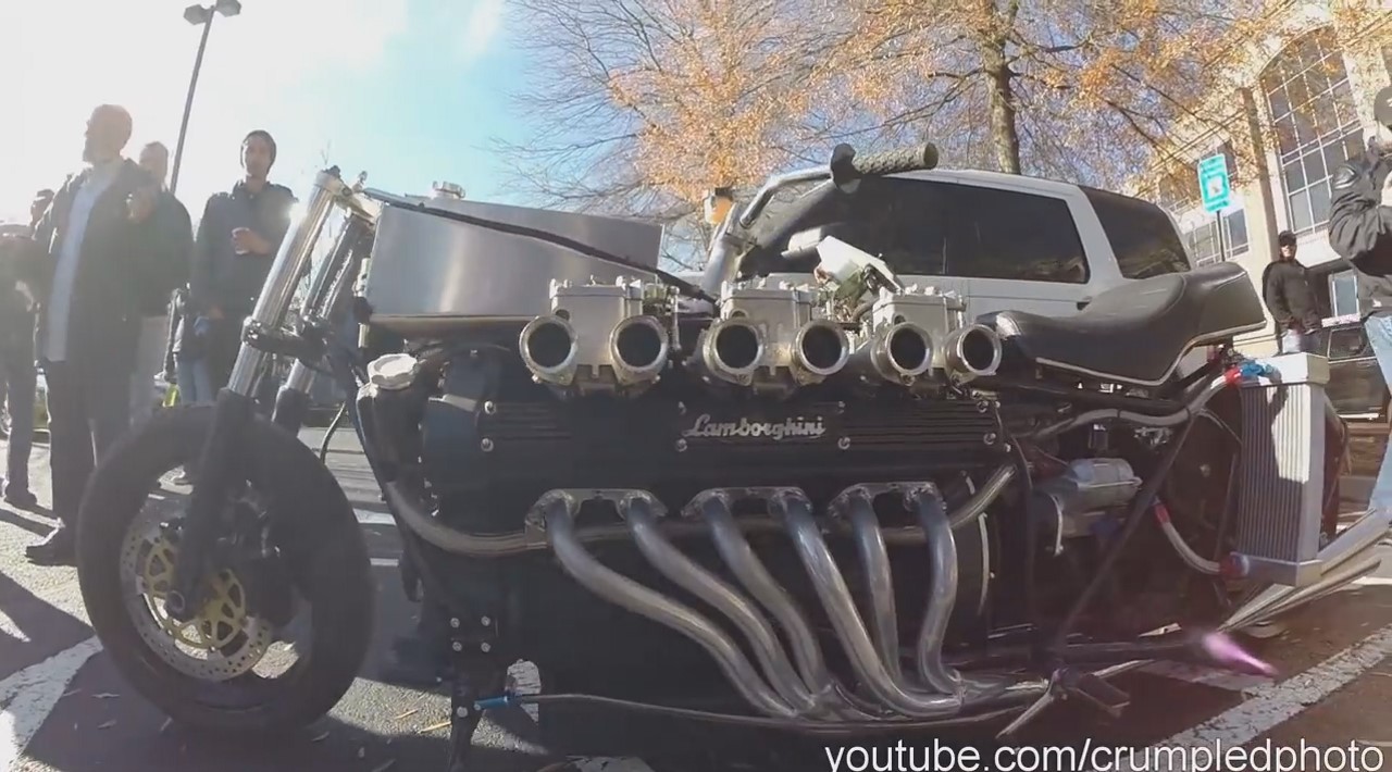 Insolite : il monte un V12 Lamborghini sur sa moto