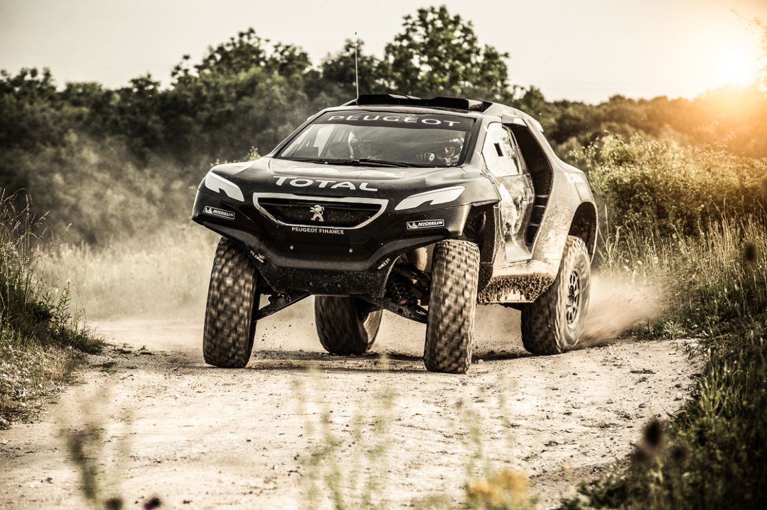 Premiers tours de roues pour la Peugeot 2008 DKR