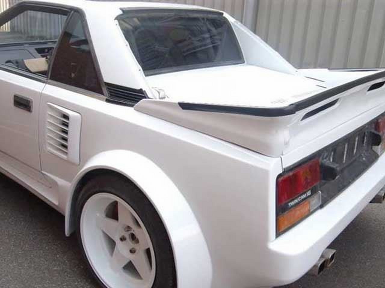 L'horreur du jour : une Toyota MR2 tunée avec un V8 Audi