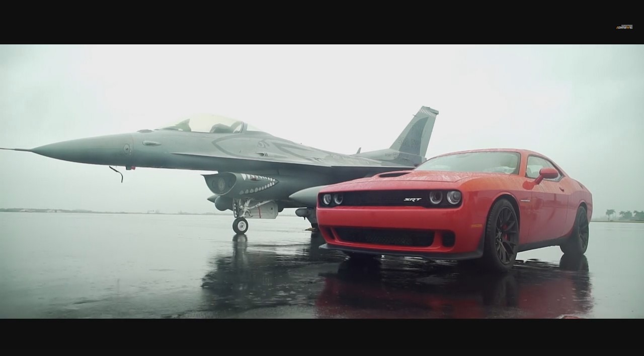 Vidéo : la Dodge Challenger SRT Hellcat se frotte à un F-16