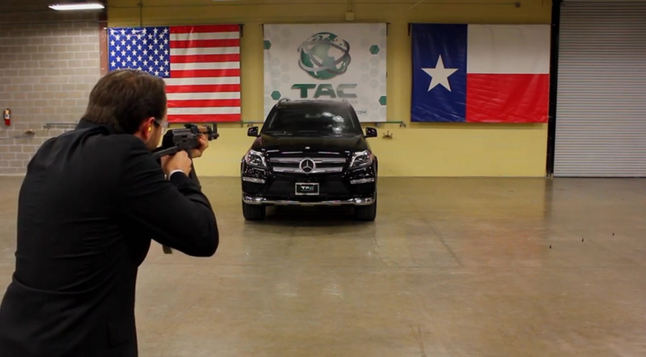 Vidéo : test à balles réelles pour un Mercedes GL blindé
