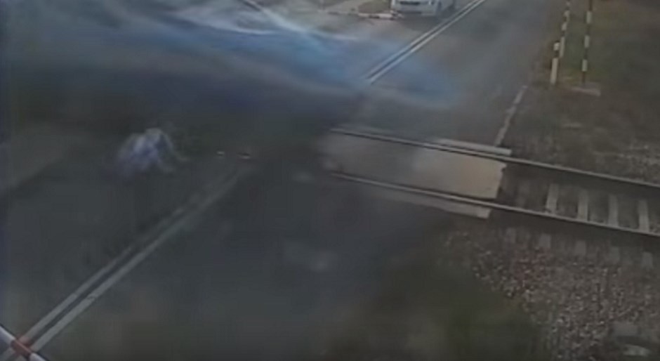 Miracle pour ce cycliste heurté par un train