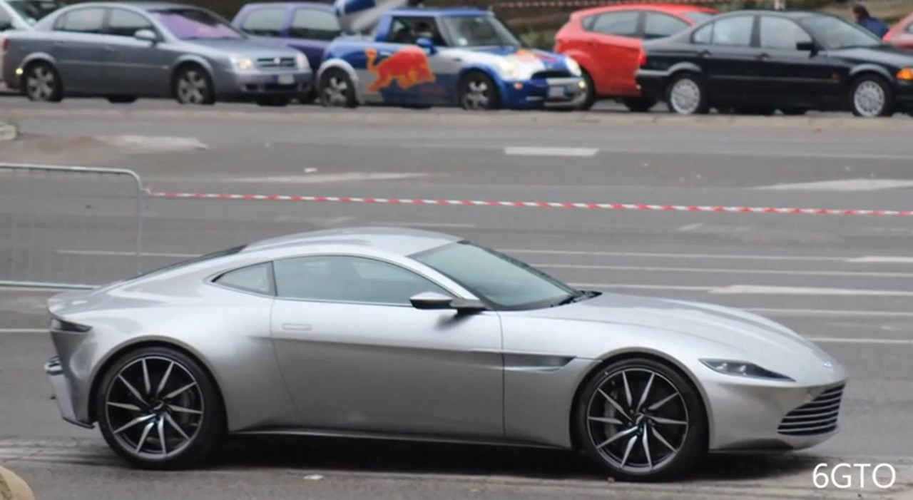 Vidéo : les Aston Martin DB10 de James Bond dans les rues de Rome