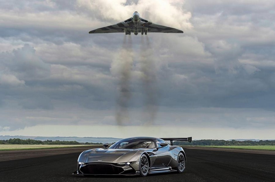 Aston Martin Vulcan et Avro Vulcan : la rencontre en vidéo