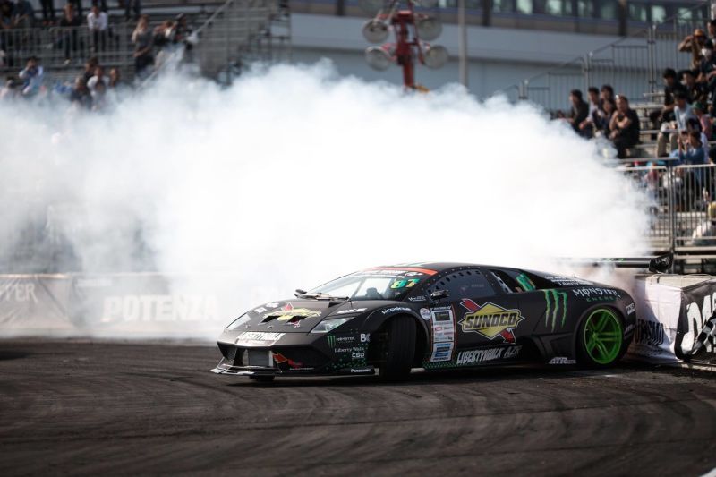 Battle de drift de rêve : Lexus LF-A vs Murcielago