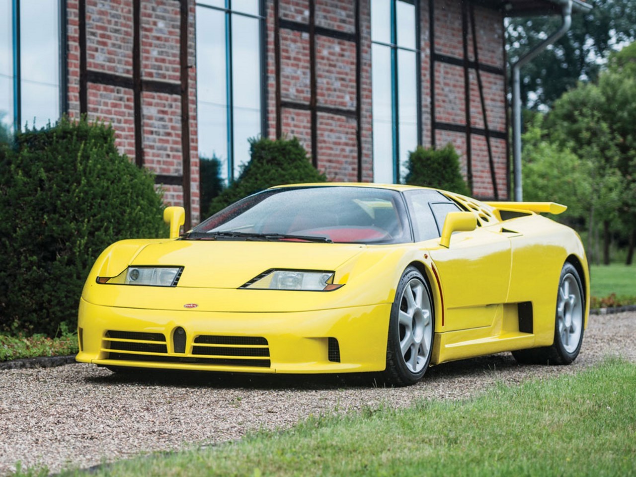 Une rare Bugatti EB110 SS à vendre aux enchères