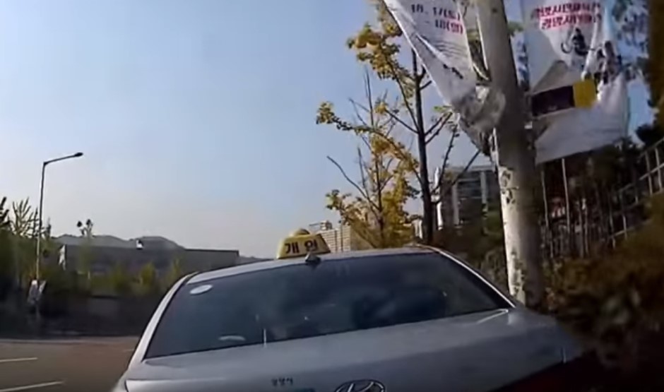 Vidéo : il conduit comme dans un jeu d'arcade