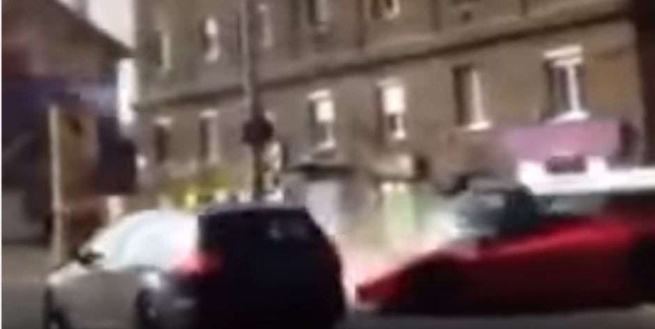 Vidéo : il plante sa Ferrari LaFerrari en pleine rue
