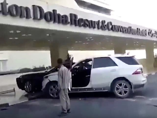 De rage, il emboutit une Rolls avec son Mercedes Classe M