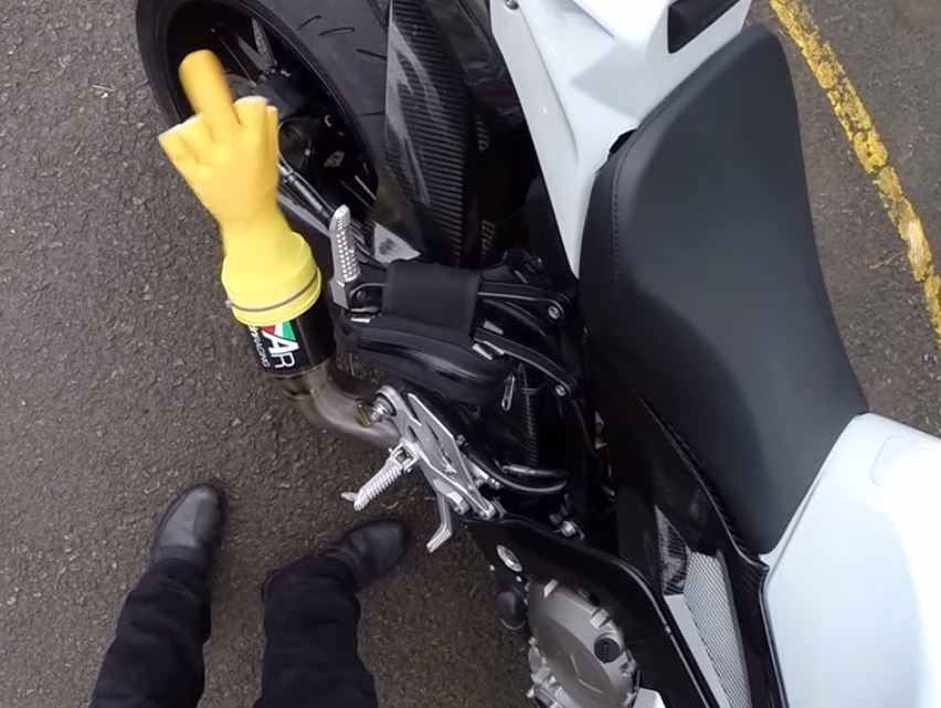 Le jeu de gamin des motards