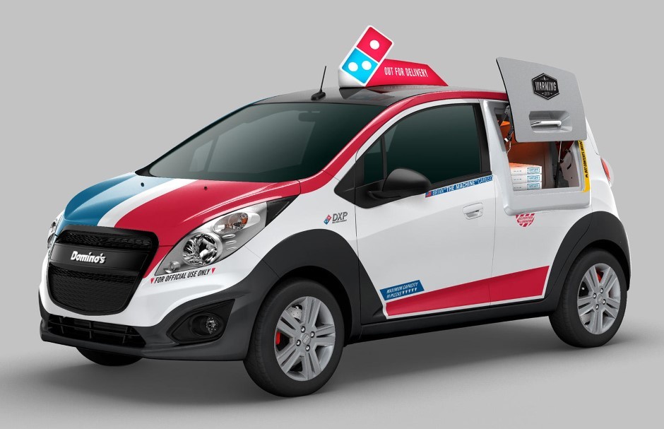 Insolite : après le scooter, la voiture pour livrer les pizzas