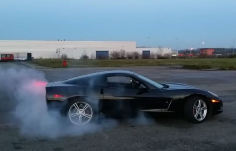 Il transforme sa Corvette en voiture télécommandée