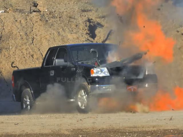 Le Pick-up résiste au tir de canon