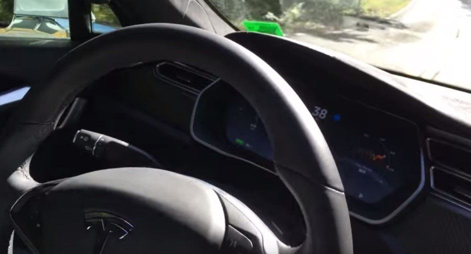 Vidéo : les fails de la fonction Autopilot de Tesla