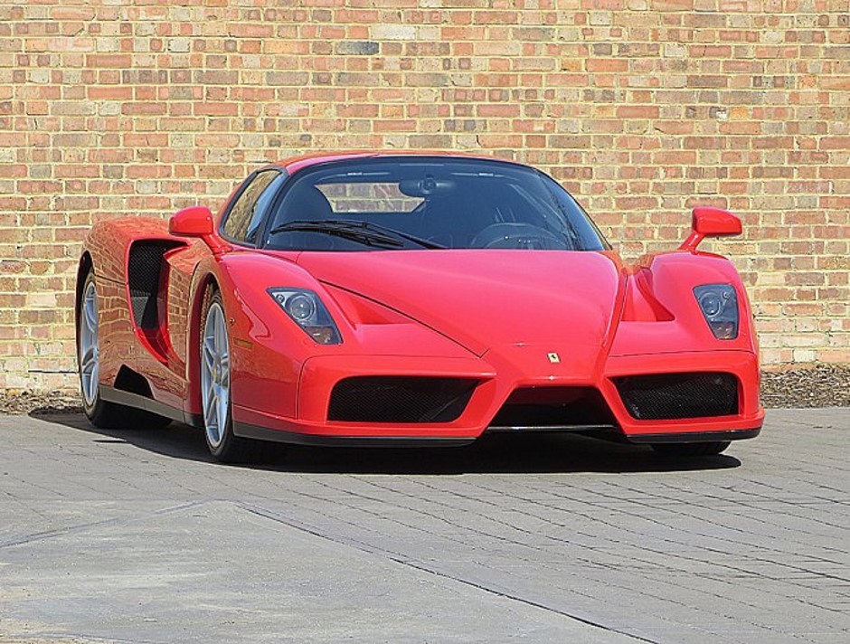 Insolite : une Ferrari Enzo avec 220 kilomètres à vendre aux enchères