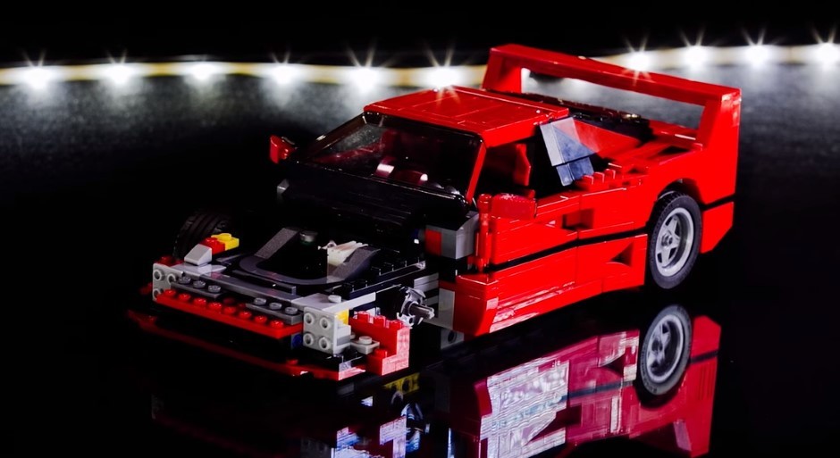 Vidéo : la construction de la Ferrari F40 Lego en time-lapse