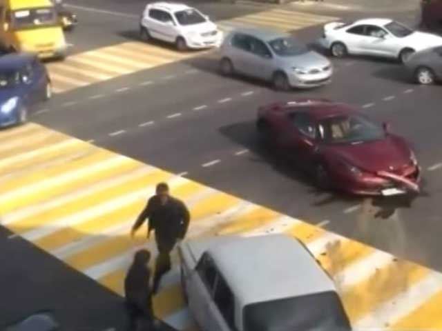 Emboutir sa Ferrari dans une Lada, ça énerve