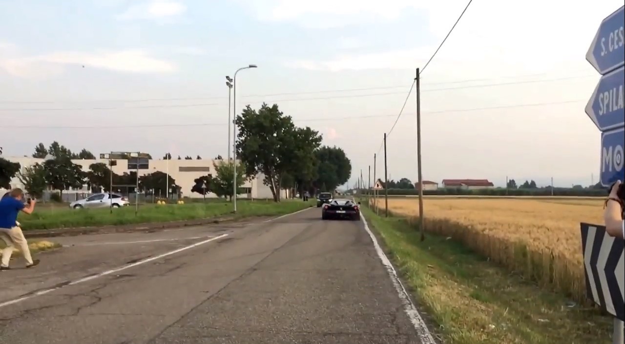 Vidéo : il maîtrise sa Ferrari LaFerrari de justesse