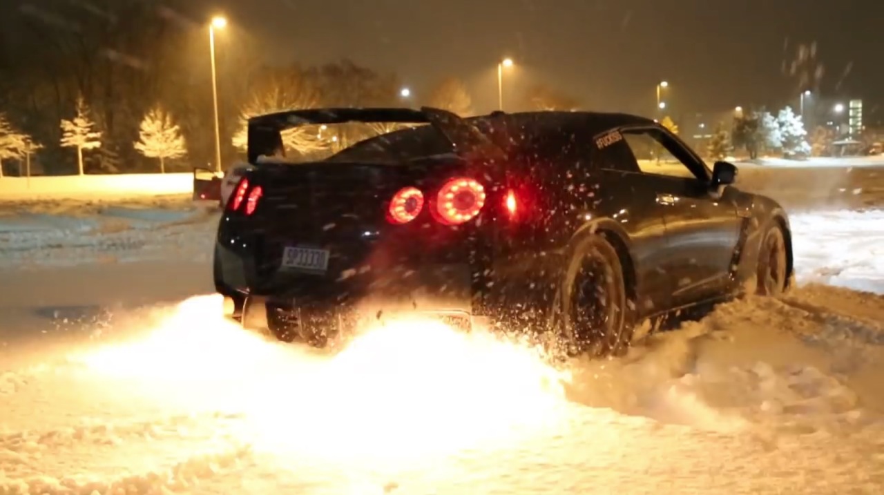 Les joies de la neige en Nissan GT-R
