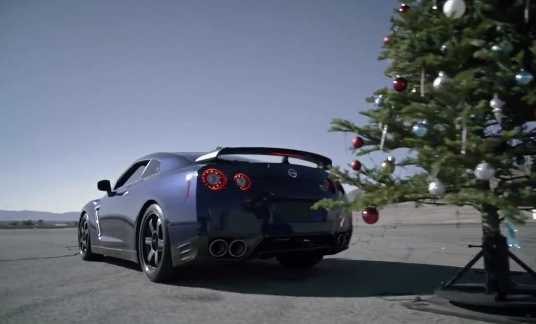 Comment déplumer un sapin avec une GT-R en 2 secondes
