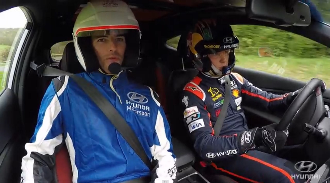 Hyundai embarque les joueurs de l'OL en copilotes de Neuville