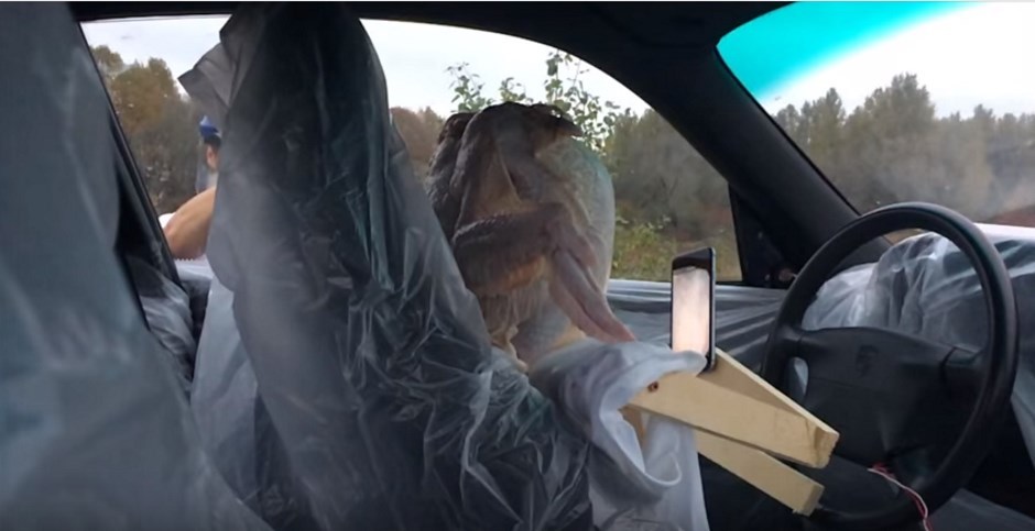 Vidéo : smartphone et airbags ne font pas bon ménage
