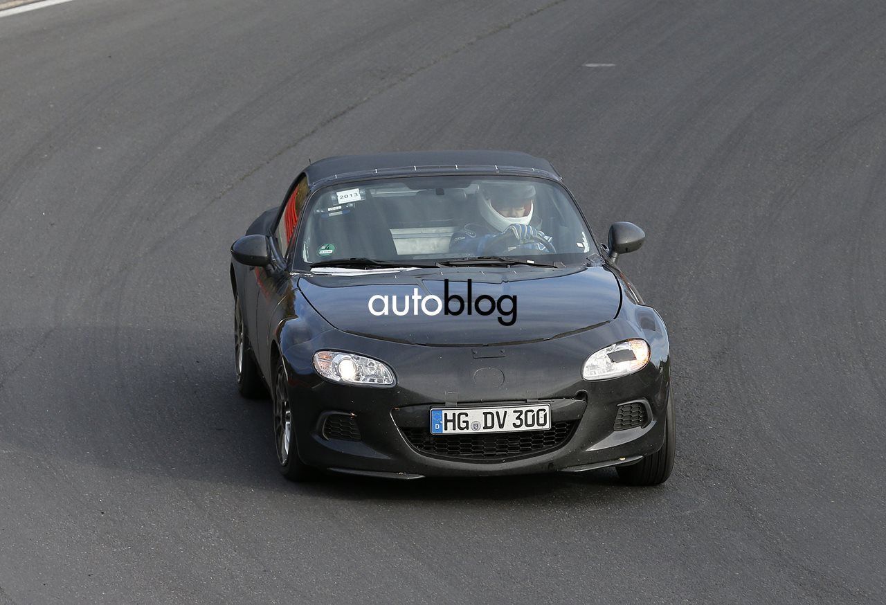Des images de la future Mazda MX-5/Alfa Romeo Spider
