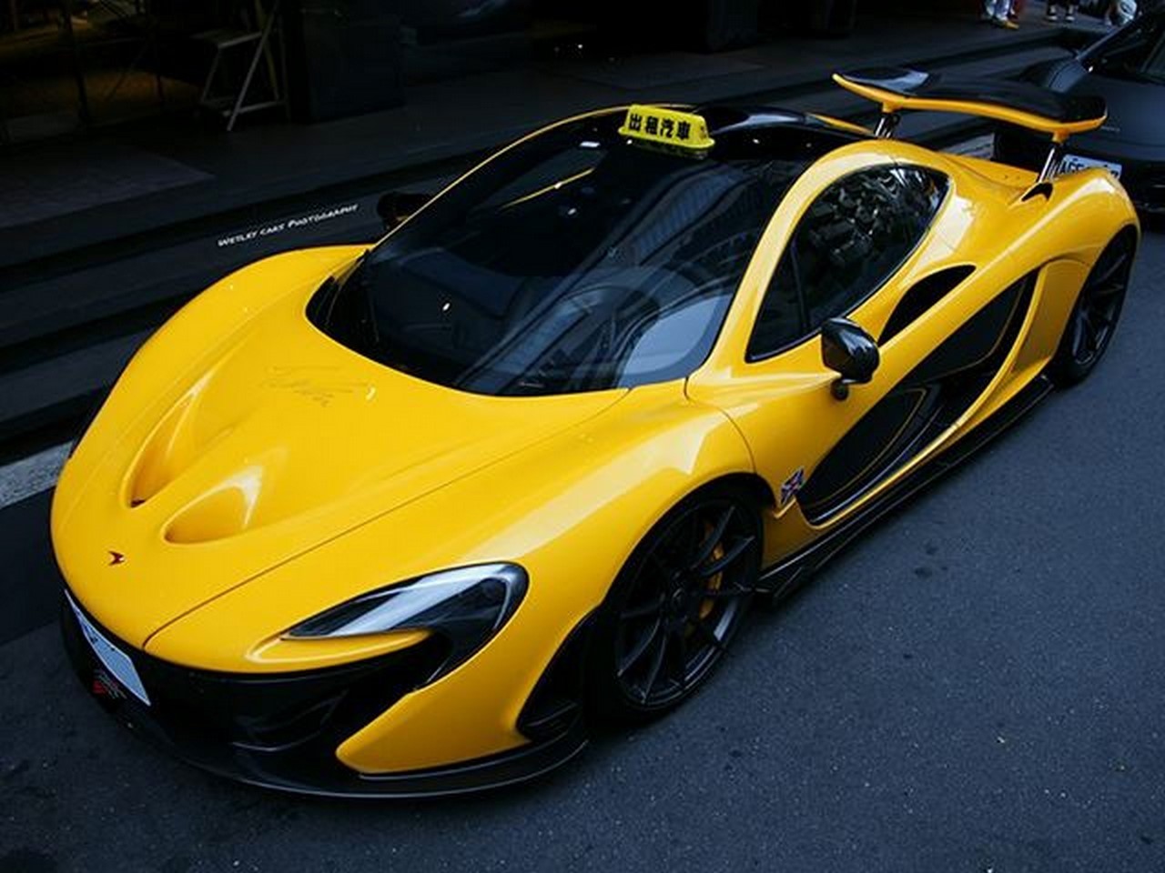 Insolite : une McLaren P1 version taxi
