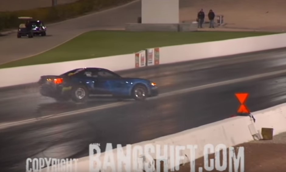 Vidéo : le drag race qui aurait pu très mal finir