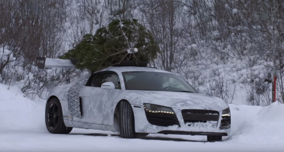 Vidéo : du drift en R8 avec un sapin sur le toit