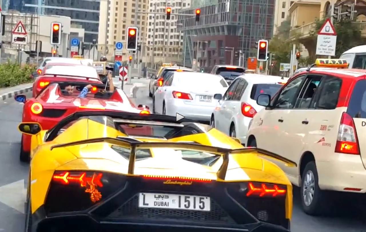 Vidéo : la Lamborghini en flammes... pour un selfie