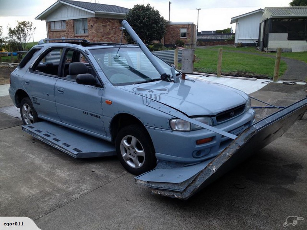 Insolite : la Subaru Impreza transformée en voiture amphibie