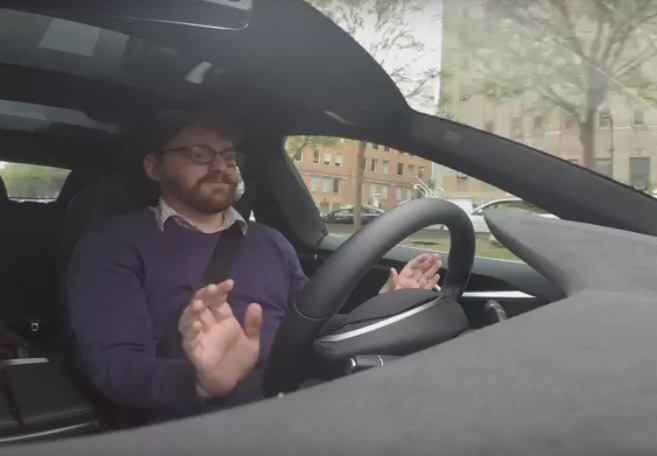 Vidéo : à bord de la Tesla à pilotage automatique