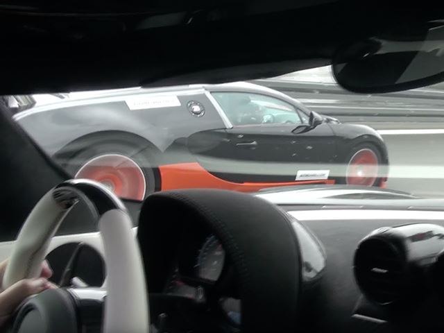 Koenigsegg vs Bugatti : duel à 350 km/h !