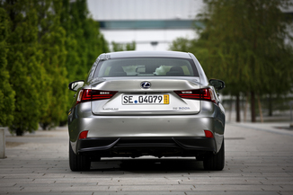 Lexus is 300h f sport fiche technique