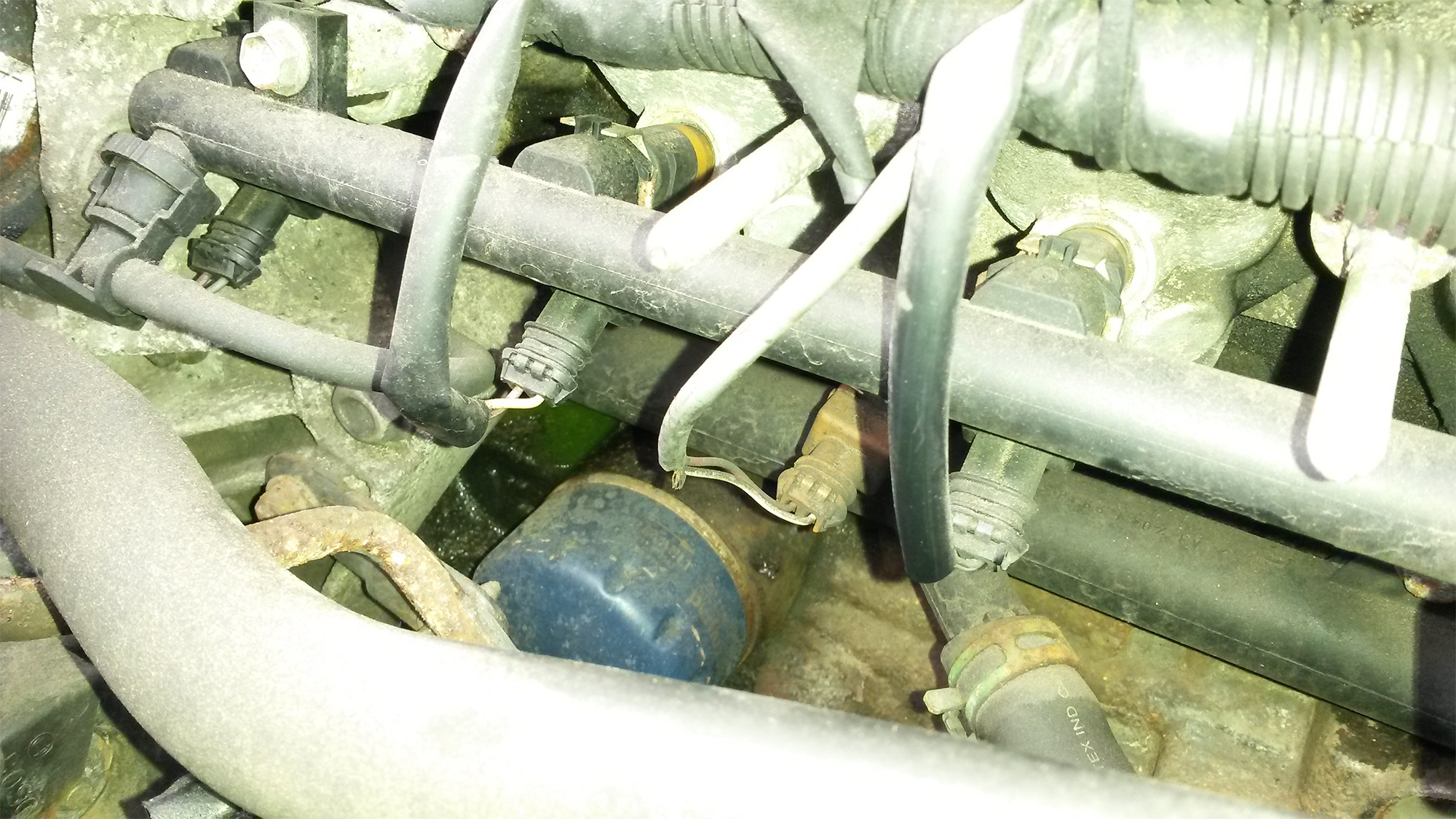 fuite de liquide de refroidissement à coté de filtre à huile Renault