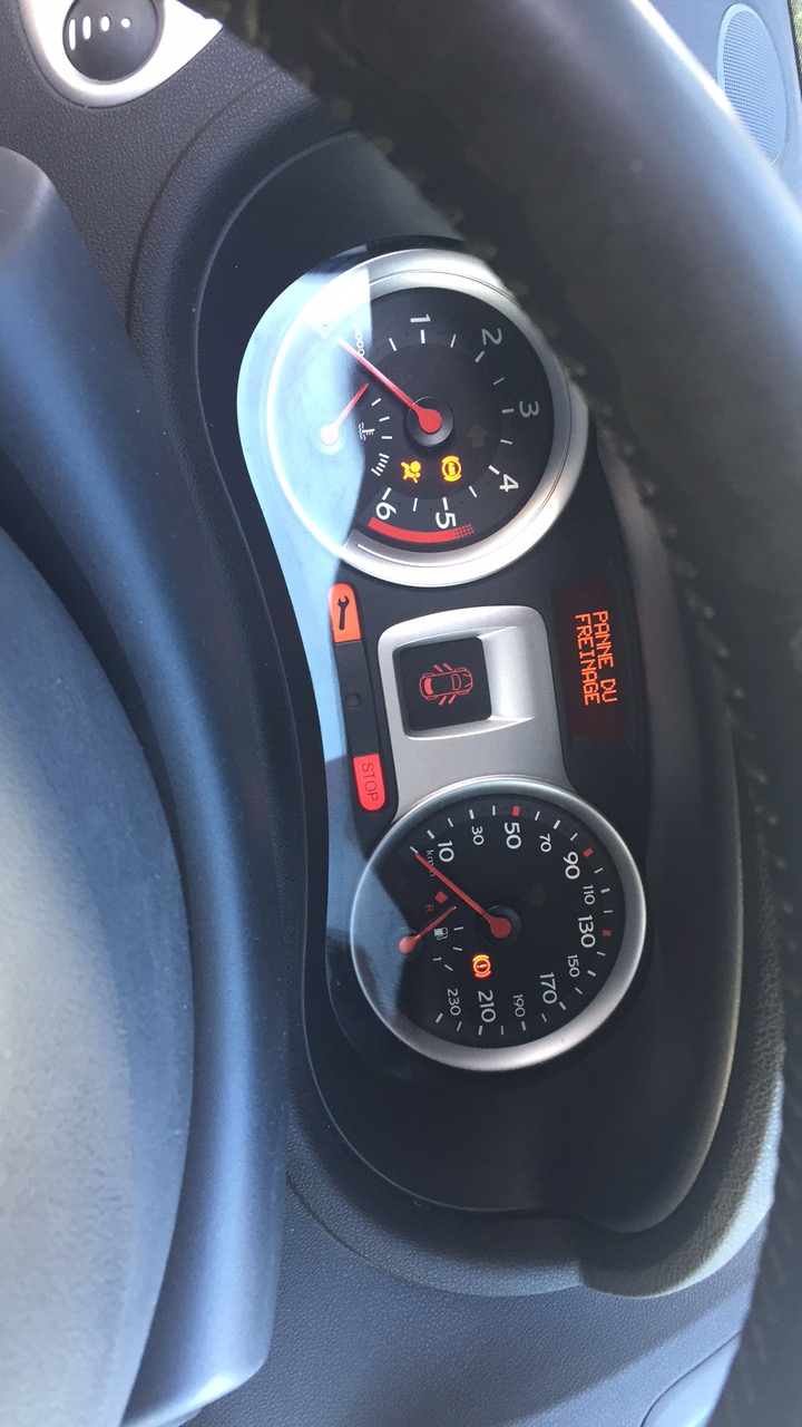 Signification Voyant Tableau De Bord Clio 2 Phase 2 Clio 3 dci tous les voyants s'allument + différentes pannes affichées -  Renault - Clio - Diesel - Auto Evasion | Forum Auto