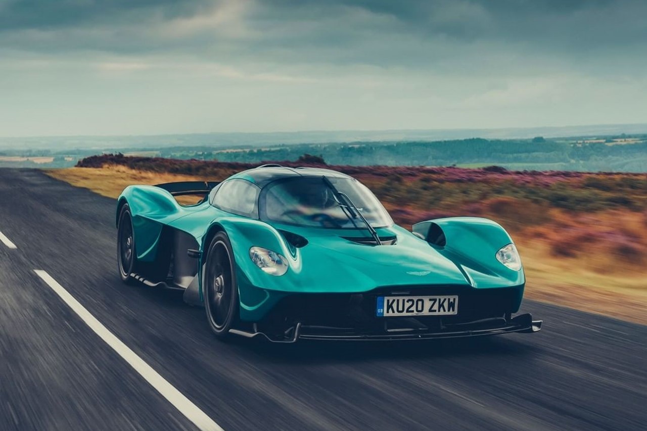 Aston Martin Valquiria verde