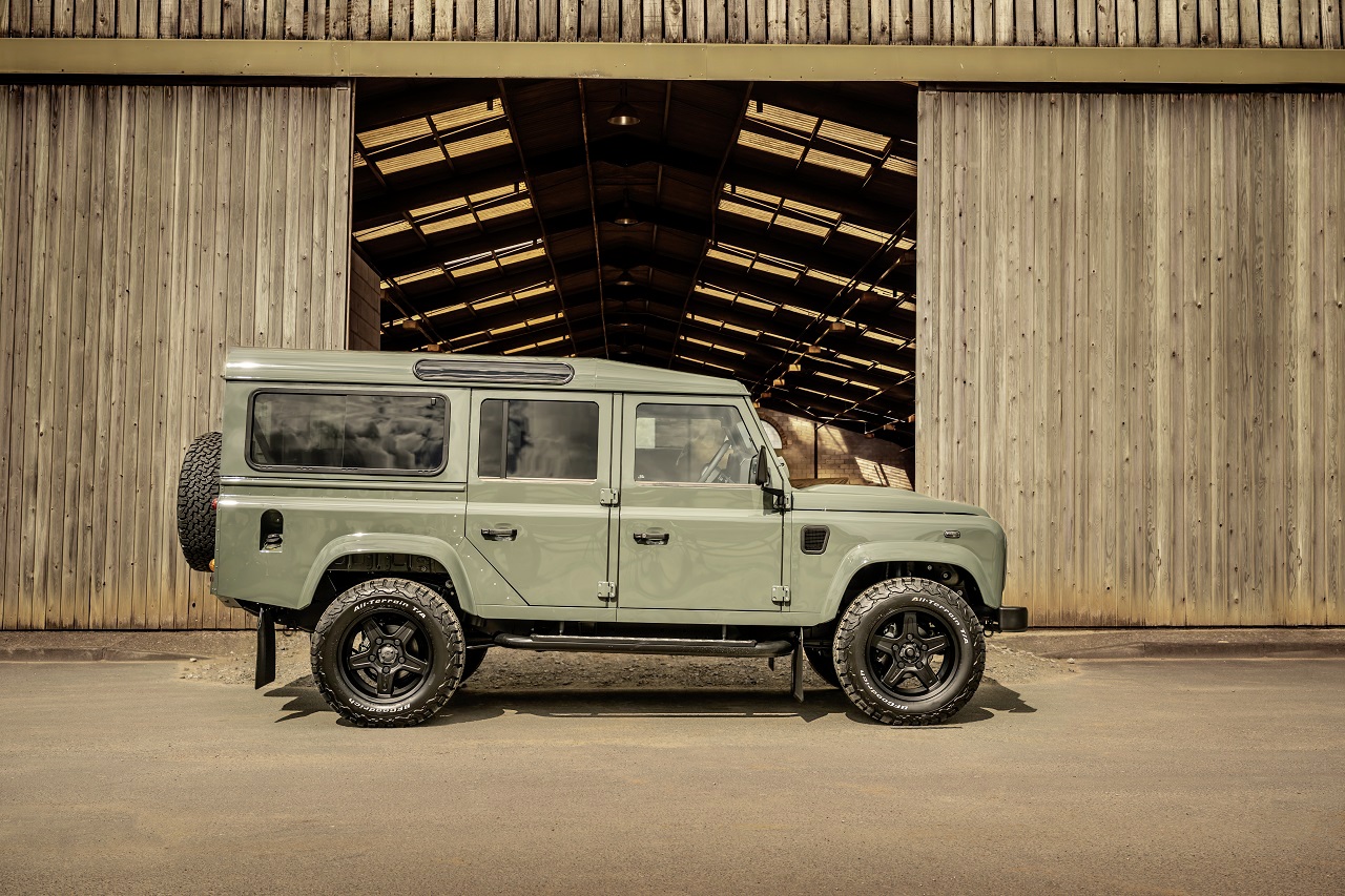Seize Land Rover Defender Classic neufs « sortis de grange » à vendre