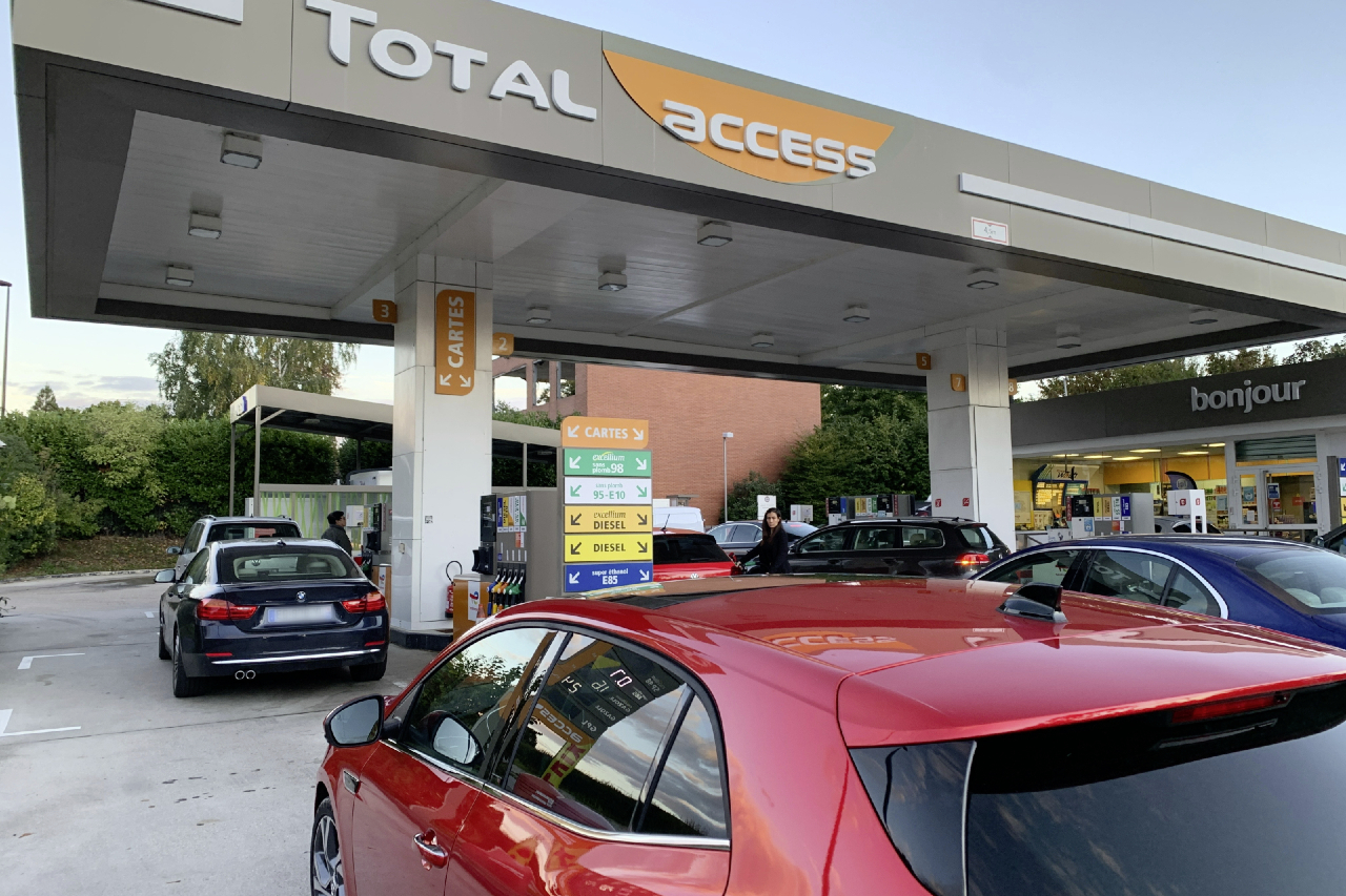 Station Service Carrefour Marseille Le Merlan Photos Carburant. Où faire le plein en temps de pénurie ?