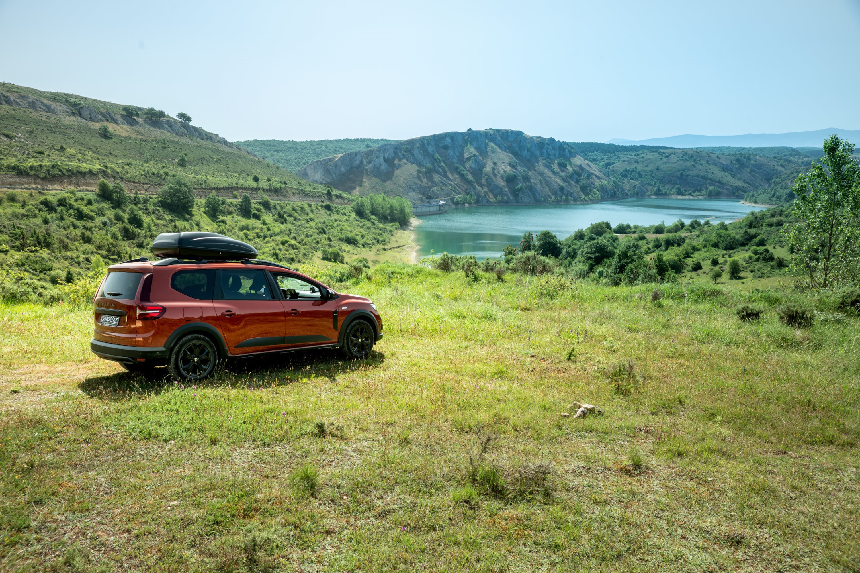 Le Dacia Jogger (2022) se mue en campingcar avec un kit Camperiz