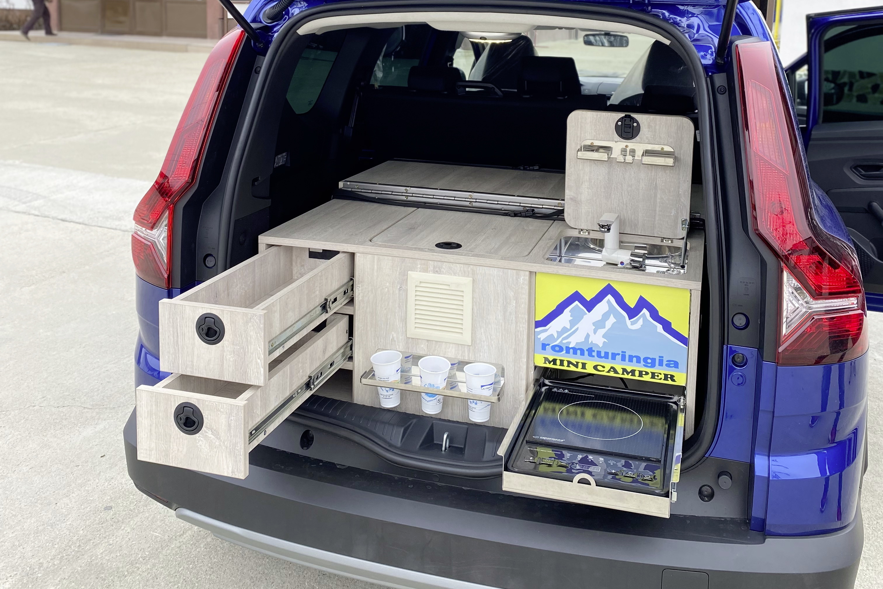 Photo 7 Dacia Jogger kit campingcar cuisine Dacia Jogger Camper. Le mini campingcar à la