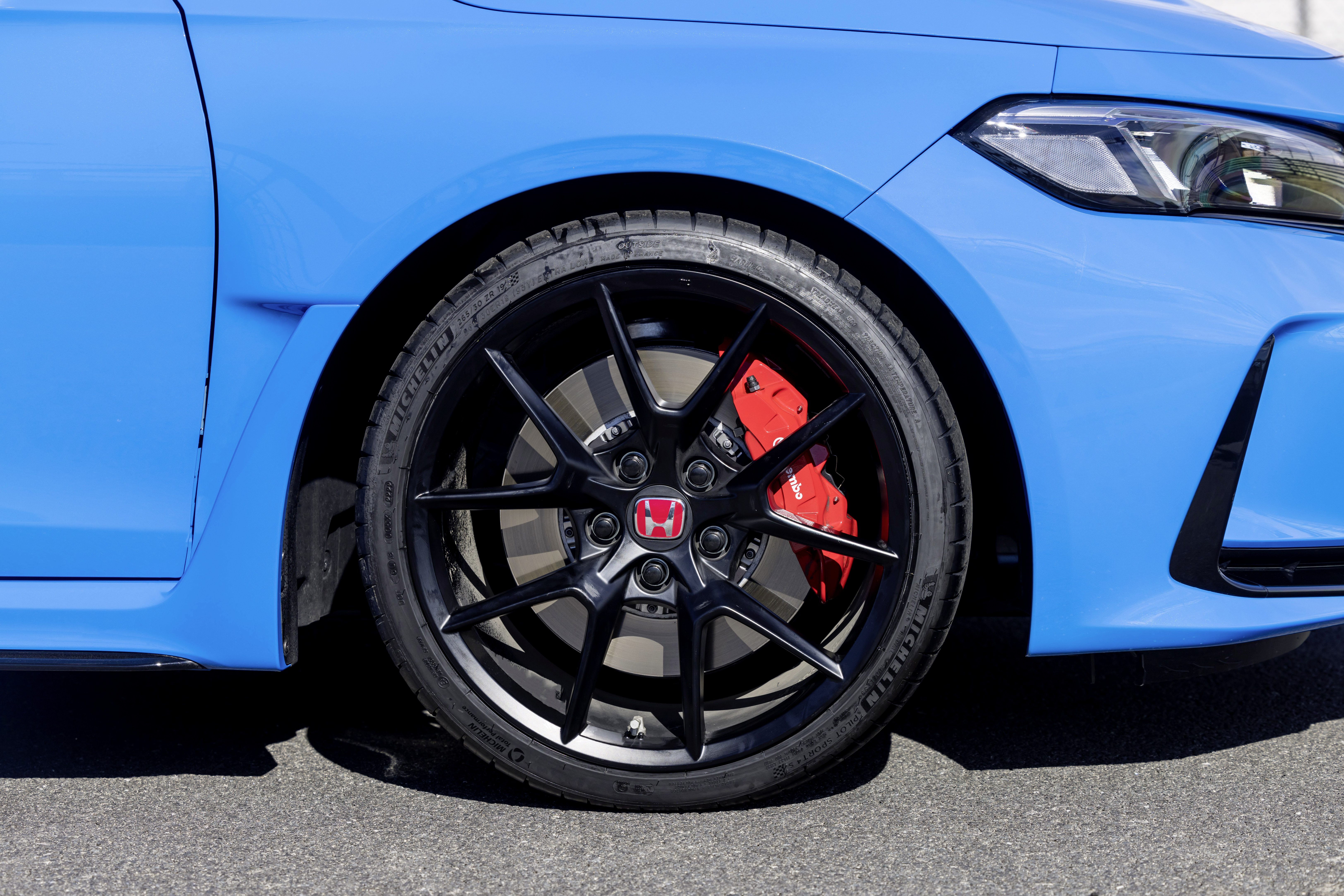 2023 Civic Type R black rims
