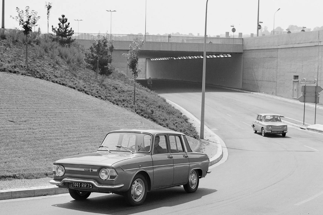 Photo 9 - La Renault 10 est une version allongée et légèrement ...